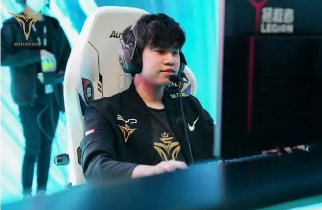 勇士队的策 勇士队的策